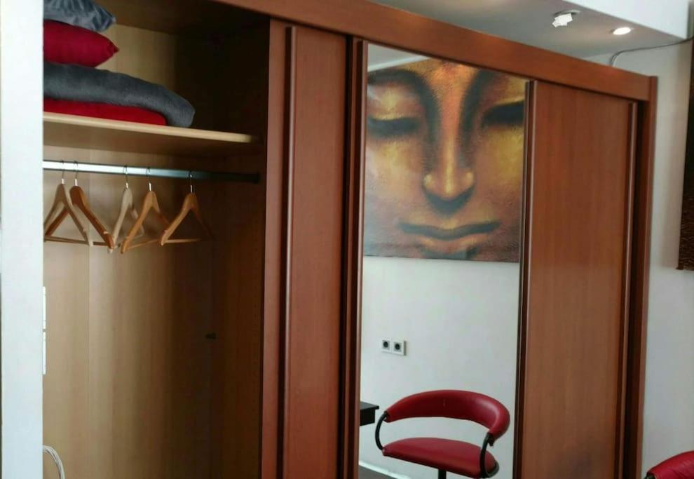 Sofia Zen - On Metro, Ultra Fast Wi-Fi Apartment Ngoại thất bức ảnh